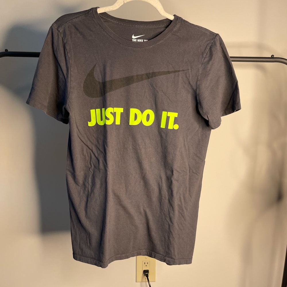 Nike t shirt